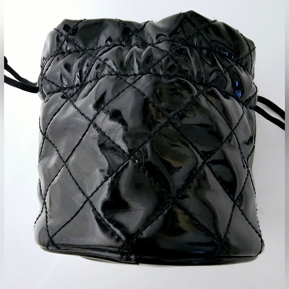 GUESS PATENT LEATHER MINI BUCKET BAG - Picture 4 of 10